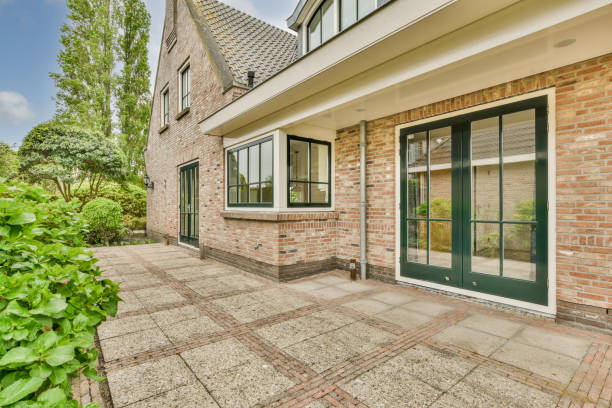istock Exterior view of building 1469213915