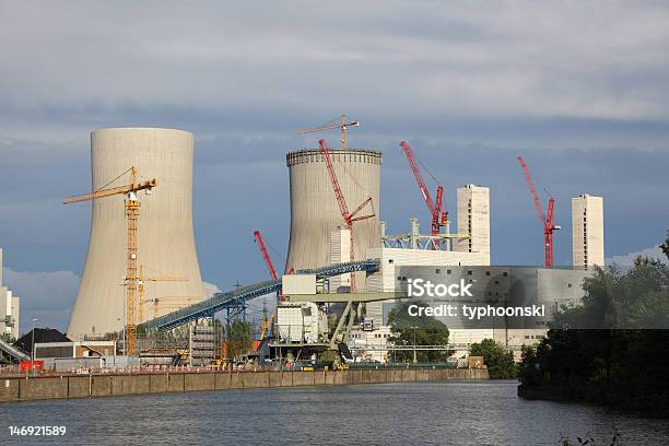 Central Nuclear Foto de stock y más banco de imágenes de Central nuclear - Central nuclear, Sector de la construcción, Agua