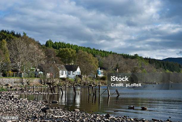 Jezioro Loch Ness - zdjęcia stockowe i więcej obrazów Bez ludzi - Bez ludzi, Chmura, Drzewo