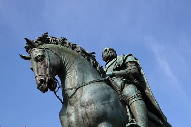 istock Statue of Cosimo Medici 146925578
