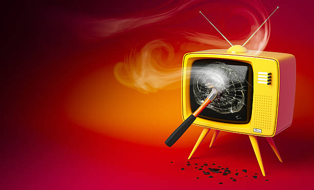 istock Oold fashioned TV set with shattered display 146926149