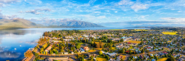 istock D NZ Te Anau town to lake pan 1469262335