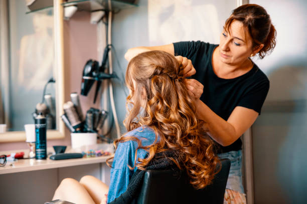 girl at a hair salon - beautiful red hair curly hair human hair imagens e fotografias de stock