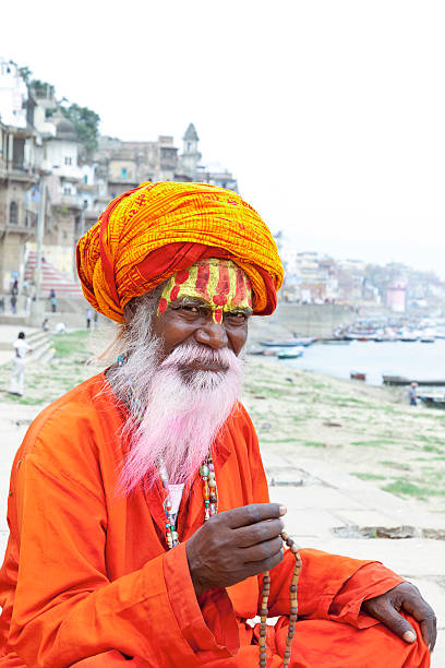 heilige sadhu indischen - indian ethnicity sadhu india pilgrim stock-fotos und bilder