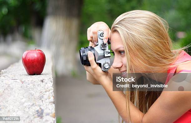 Fotógrafo E Apple - Fotografias de stock e mais imagens de Adulto - Adulto, Alegria, Ao Ar Livre