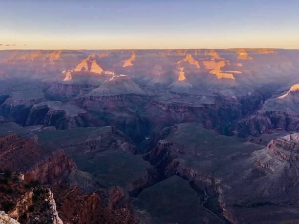 grand canyon at sunset - color image light pink dramatic sky imagens e fotografias de stock