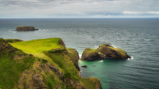 Carrick a Rede rope bridge connecting mainland and small island, Northern Ireland