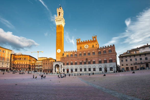 Downtown Siena Italy Old Town Piazza del Campo with the historic Palazzo Pubblico and Torre del Mangia in downtown Siena, Tuscany, Italy. torre del mangia stock pictures, royalty-free photos & images