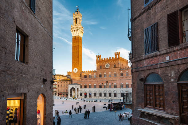 Downtown Siena Italy Old Town Piazza del Campo with the historic Palazzo Pubblico and Torre del Mangia in downtown Siena, Tuscany, Italy. torre del mangia stock pictures, royalty-free photos & images