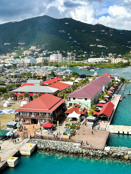 einkaufszentrum am dock in tortola - tortola stock-fotos und bilder