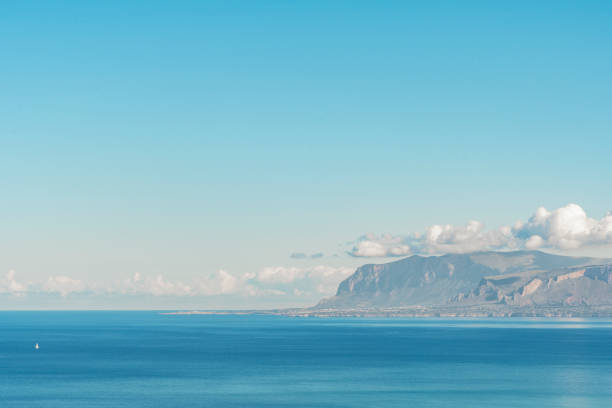 パレルモの眺め:プンタライシのパノラマ写真 - travel destinations rocky coastline moody sky clear sky ストックフォトと画像
