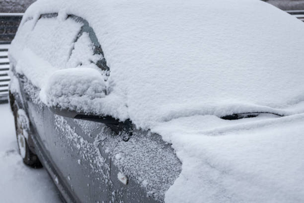 istock A thick layer of snow on the car in winter 1469432833