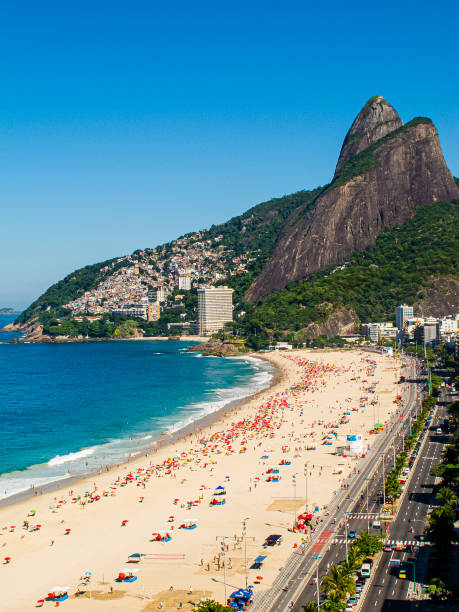 пляж ипанема рио-де-жанейро - бразилия - ipanema district стоковые фото и изображения