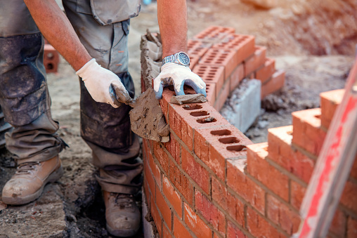 Bricklayer working on a curved wall