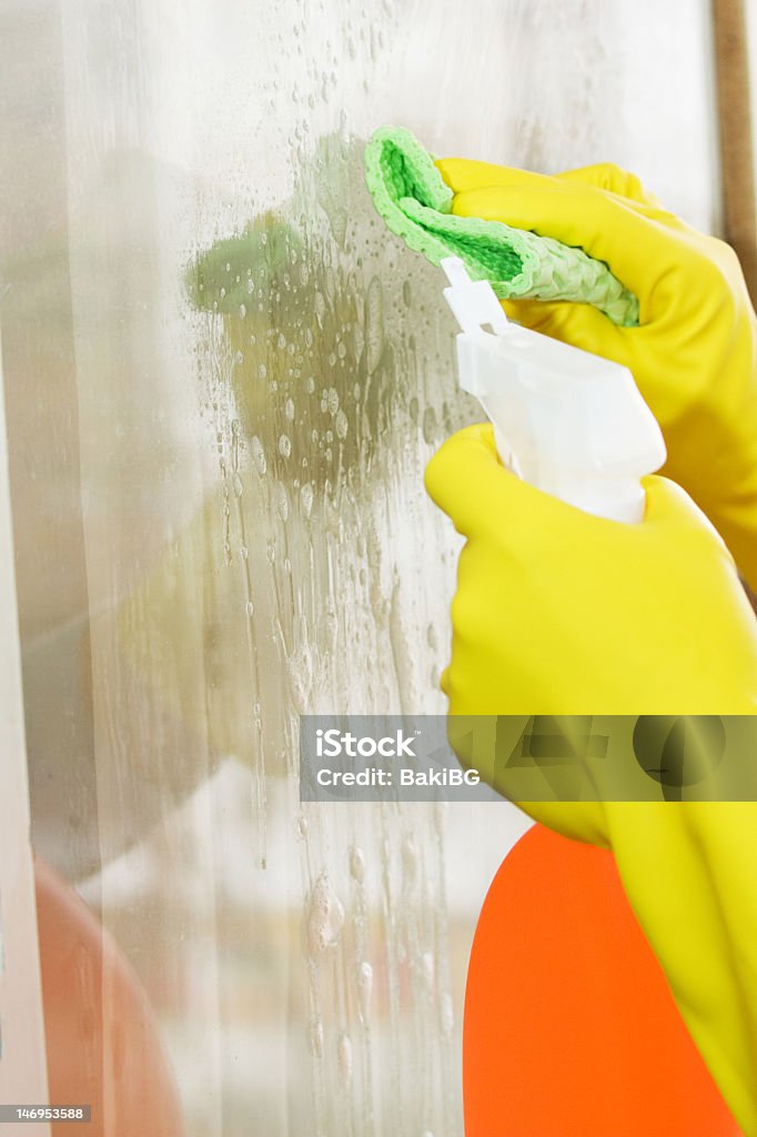 Limpieza de la ventana - Foto de stock de Botella libre de derechos