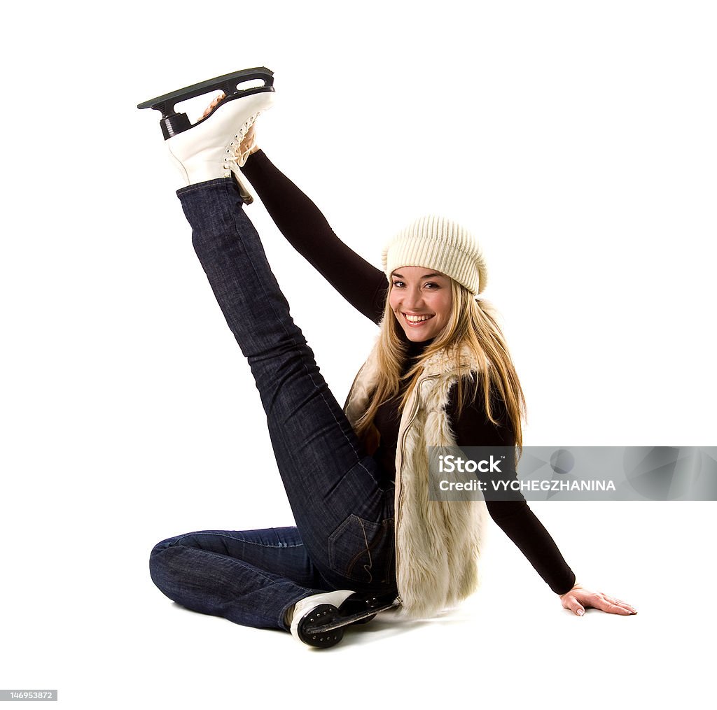 Красивая молодая женщина и skates - Стоковые фото Белый фон роялти-фри
