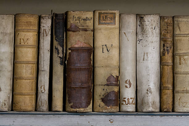 Vecchi libri in libreria - foto stock