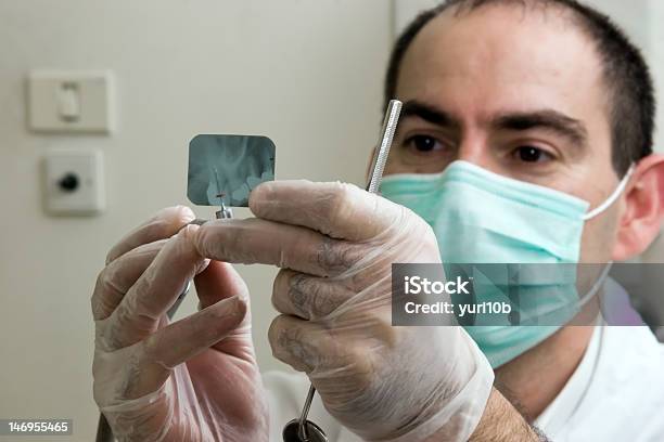 Dentista De Trabalho - Fotografias de stock e mais imagens de Assistência - Assistência, Aço, Cirurgia