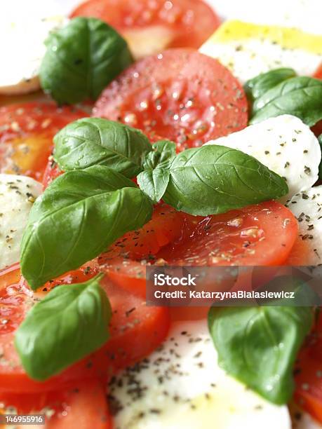 Salada Caprese - Fotografias de stock e mais imagens de Alimentação Saudável - Alimentação Saudável, Comida, Comida italiana