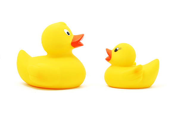 canard en plastique - duckie photos et images de collection