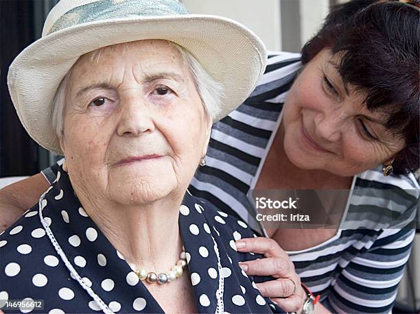 Foto de Mãe E Filha e mais fotos de stock de 50 Anos - 50 Anos, Adulto, Adulto maduro