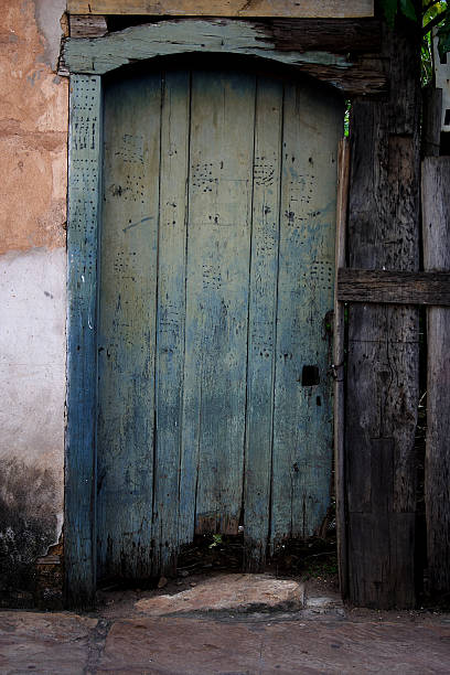 Vieille porte sur le devant - Photo