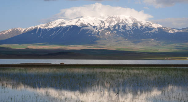 istock Suphan Mountain and Sodali Lake - Adilcevaz 1469580832