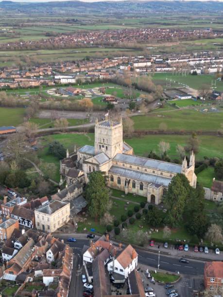 istock Tewkesbury Abbey with flag (Portrait) close crop 1469583056