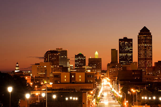istock Des Moins city skyline at night 146960670