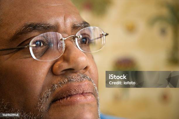 Photo libre de droit de Homme Avec Expression Pensive banque d'images et plus d'images libres de droit de Afro-américain - Afro-américain, D'origine africaine, Troisième âge