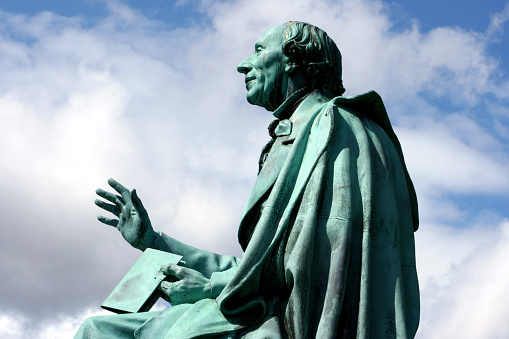statue of writer hans christian andersen