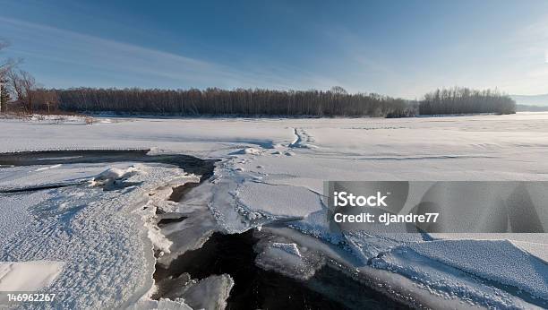 Photo libre de droit de Panorama De La Rivière Glacée banque d'images et plus d'images libres de droit de Arbre - Arbre, Au bord de, Banquise flottante