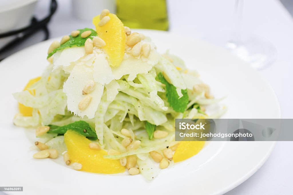 Salada de erva-doce com Mandarine laranja e pinhão - Foto de stock de Funcho royalty-free