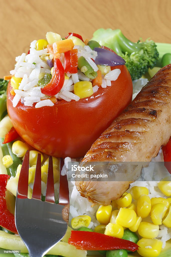 Salsiccia e pomodoro. - Foto stock royalty-free di Arrosto - Cibo cotto