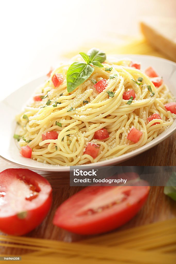 Pasta-Gericht mit Zutaten - Lizenzfrei Asiatische Nudeln Stock-Foto