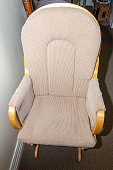 vintage-schaukelstuhl-in-einem-zimmer.jpg?b=1&s=170x170&k=20&c=vtI2D6i5vLzI3ILleWe2X8HkO-6uAhcQwAGqfg_QIec=