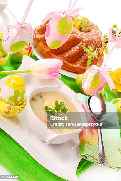 ホワイト Borscht およびリングケーキテーブルで過ごすイースター - イースターのストックフォトや画像を多数ご用意 - イースター, イースターエッグ, イースターケーキ