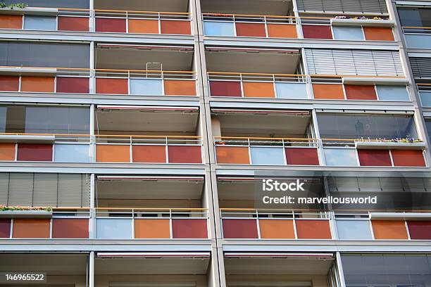 Foto de Plattenbau Varandas De Um Prédio De Concreto e mais fotos de stock de Alemanha Oriental - Alemanha Oriental, Apartamento, Arquitetura