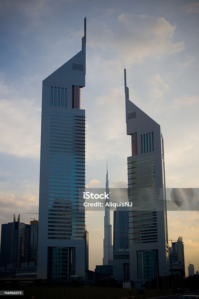 Emirates Towers al crepuscolo - Foto stock royalty-free di Acciaio