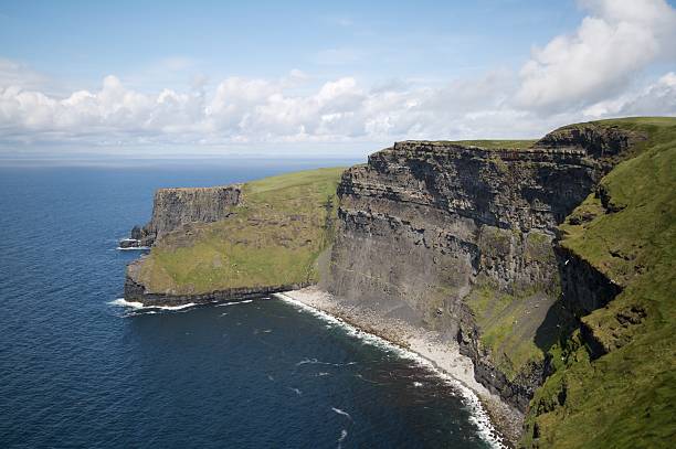 penhascos de moher - republic of ireland cliffs of moher cliff galway imagens e fotografias de stock