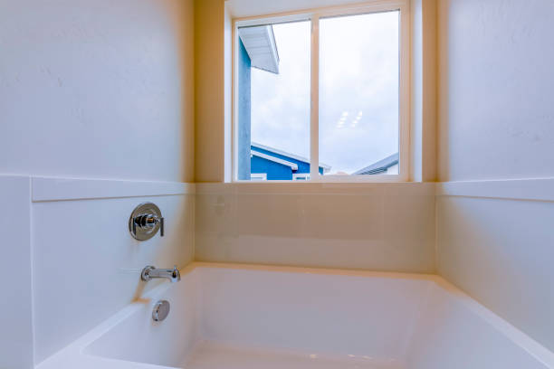 istock Square acrylic bathtub with wall-mounted faucet and sliding window 1469656739