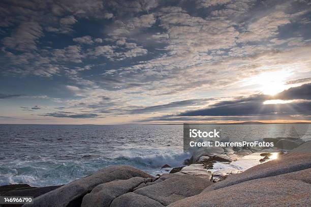 Meer Bei Sonnenuntergang Stockfoto und mehr Bilder von Abenddämmerung - Abenddämmerung, Atlantik, Bildkomposition und Technik