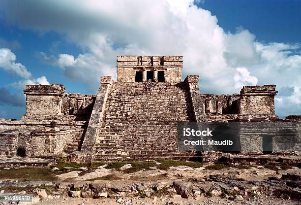 Templo Mayas De Tulum Foto de stock y más banco de imágenes de Azteca - Azteca, Cultura caribeña, Fotografía - Imágenes