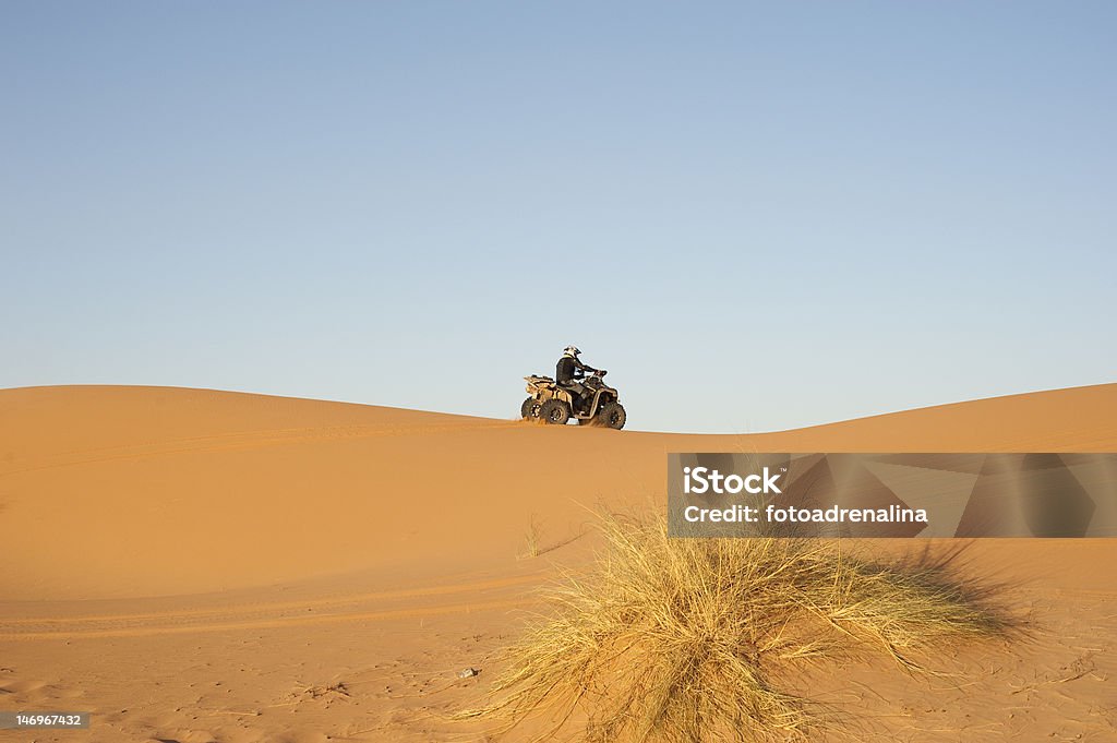 quad nel deserto - Foto stock royalty-free di Ciclismo