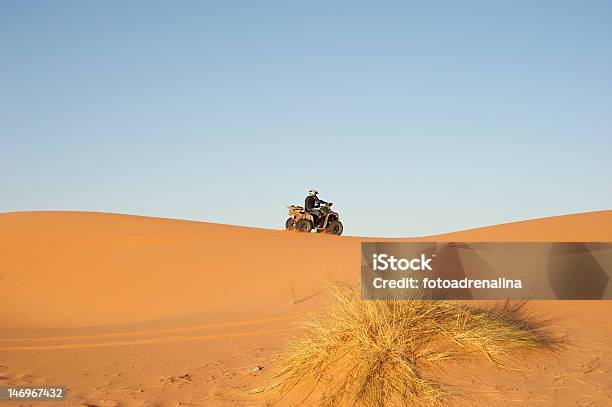Quad Nel Deserto - Fotografie stock e altre immagini di Ciclismo - Ciclismo, Duna, 4x4