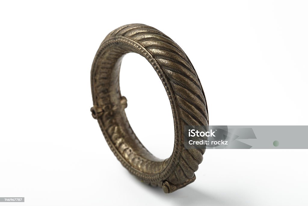 Indiano bracciale in argento antico - Foto stock royalty-free di Antico - Vecchio stile