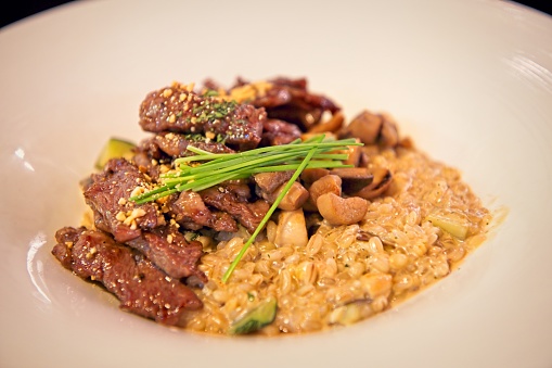 Simple and tasty risotto with grilled beef and cashew nuts.