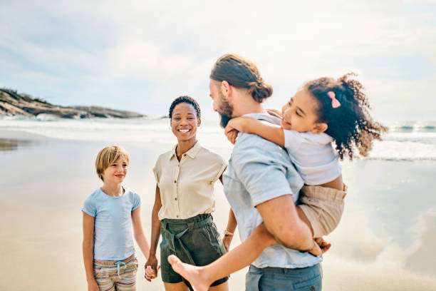 Happy family, piggyback or bonding children by beach, nature or ocean in relax summer holiday, fun vacation or freedom travel. Smile, interracial or kids holding hands and black woman, man or parents familia feliz, piggyback o niños unidos por la playa, la naturaleza o el océano en vacaciones de verano relajantes, vacaciones divertidas o viajes de libertad. sonríe, interracial o niños tomados de la mano y mujer negra, hombre o padres
