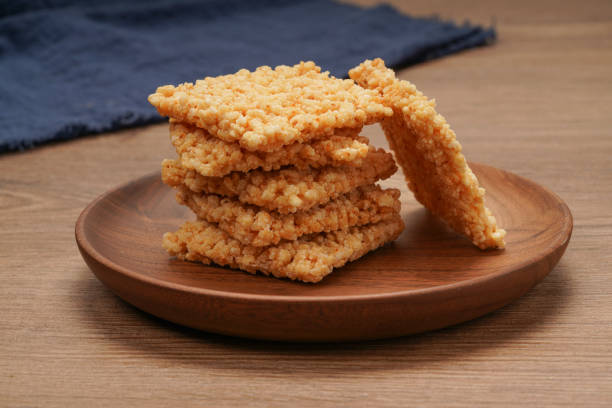 istock A plate of crispy rice is on the wooden table 1469743286