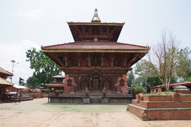 templo changu narayan en katmandú - changu narayan temple fotografías e imágenes de stock